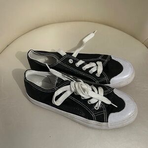 JOE BOXER TENNIS SHOES